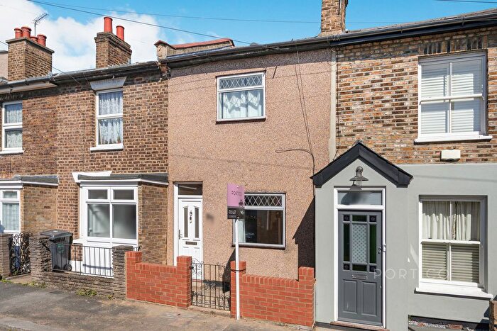 2 Bedroom Flat To Rent In Eden Road, London, E17