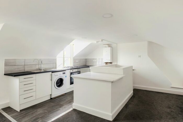 4 Bedroom Flat To Rent In Harrow Road, London W10