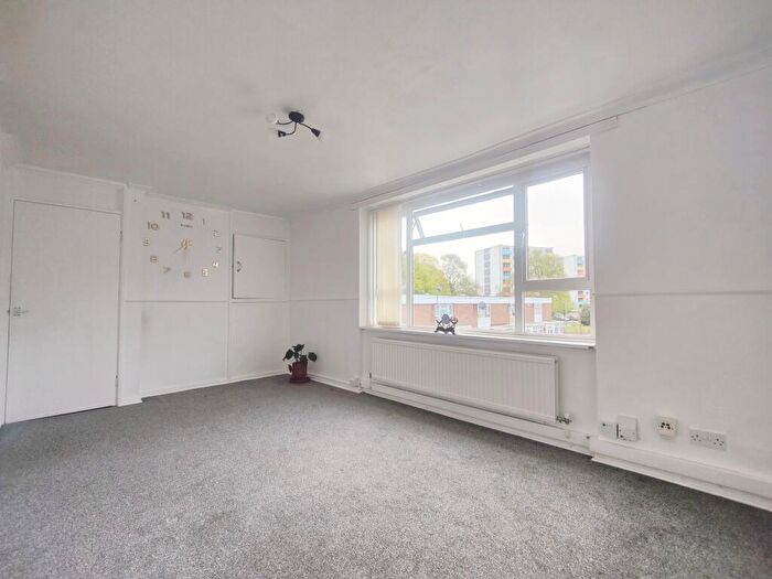 1 Bedroom Maisonette To Rent In Meadow Avenue, West Bromwich, B71