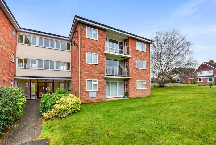 2 Bedroom Flat To Rent In Wiltshire Close, Taunton, TA1