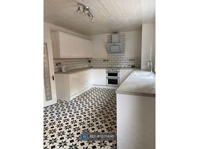 3 Bedroom Terraced House To Rent In Whiteley Terrace, Ripponden, HX6