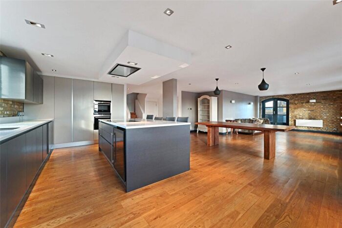 3 Bedroom Penthouse For Sale In Sanctuary Court, Reardon Path, London, E1W