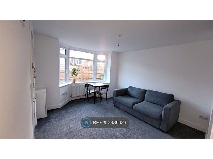1 Bedroom Flat To Rent In Sirdar Road, Southampton, SO17