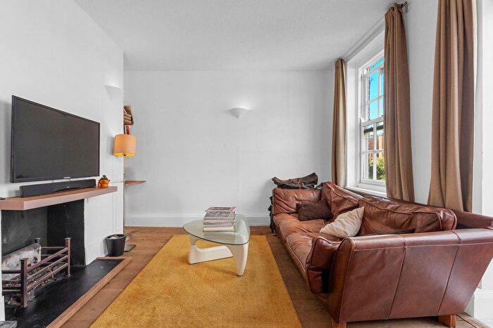 4 Bedroom Flat For Sale In Nottingwood House, Claredon Road, London, W11