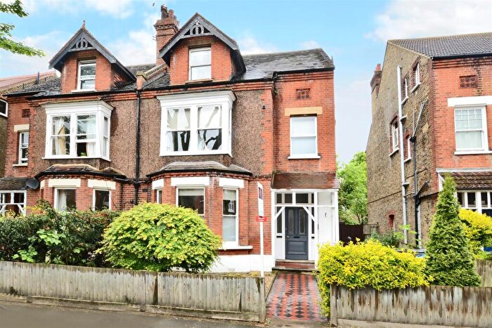 1 Bedroom Apartment To Rent In Victoria Avenue, Surbiton, KT6