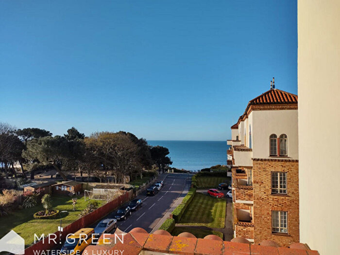 2 Bedroom Apartment For Sale In Sea Road, Bournemouth, BH5