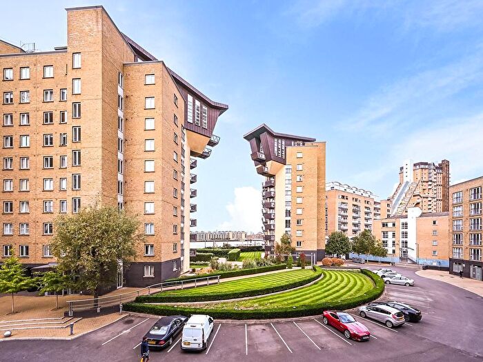 2 Bedroom Flat To Rent In Franklin Building, Millennium Harbour, Westferry Road, Canary Wharf, London, E14