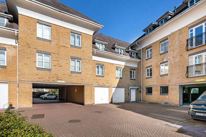 1 Bedroom Apartment For Sale In Century Court, Woking, Surrey, GU21