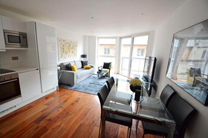 1 Bedroom Flat To Rent In Lovely, Spacious Bed With Communal Roof Terrace, NW7