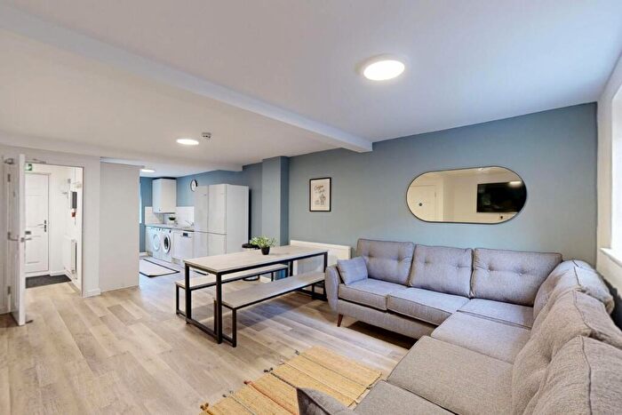 6 Bedroom Flat To Rent In Russell Street, NG7