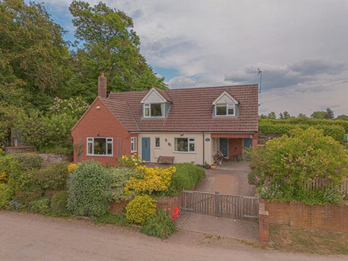 3 Bedroom Detached House For Sale In Kenilworth Road, Knowle, B93