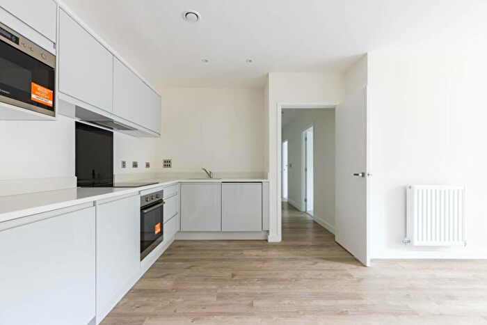 2 Bedroom Flat To Rent In Borders Lane, Loughton, IG10