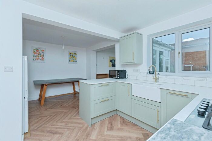 3 Bedroom Detached House For Sale In Carnoustie Close, Nuneaton, CV11