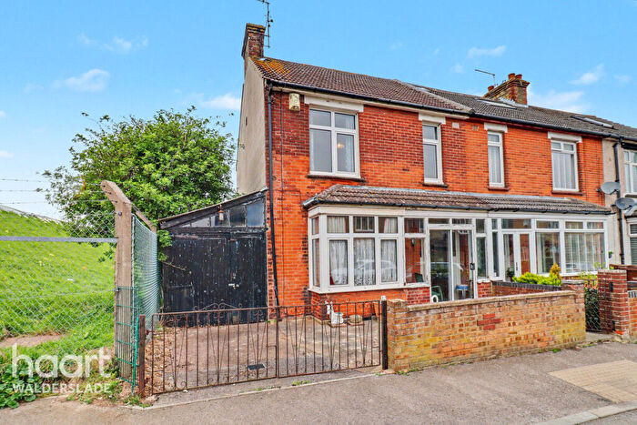 3 Bedroom End Of Terrace House For Sale In Star Mill Lane, Chatham, ME5