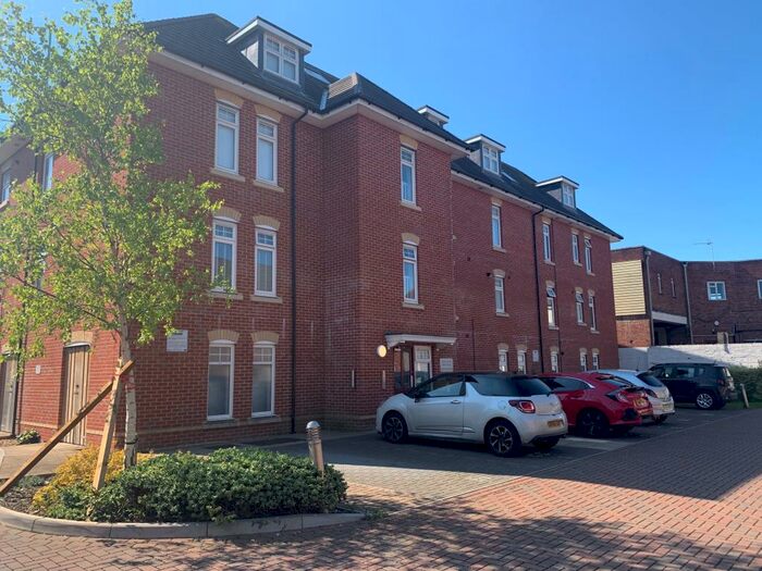 1 Bedroom Flat To Rent In Cromwell Gardens, Bournemouth, BH5