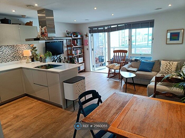 2 Bedroom Flat To Rent In Creekside, London, SE8