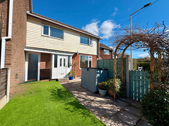 3 Bedroom Mews For Sale In Worcester Close, Romiley, Stockport, SK6