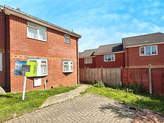 2 Bedroom End Of Terrace House For Sale In Nelson Drive, Cowes, PO31