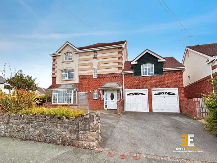 3 Bedroom Flat For Sale In St. Margarets Drive, Llandudno, LL30