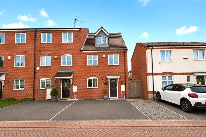 3 Bedroom Town House For Sale In Potters Hollow, Bulwell, Nottingham, NG6