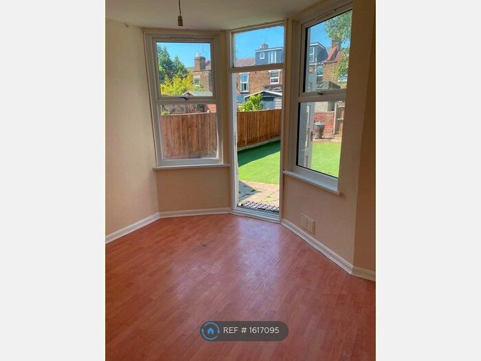 2 Bedroom Flat To Rent In Hampden Road, London, N8