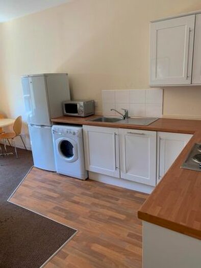 2 Bedroom Flat To Rent In Lawrence Street, City Centre, Dundee, DD1