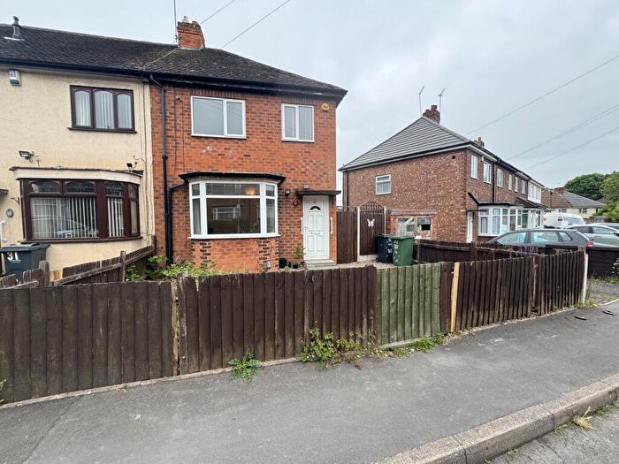 3 Bedroom Semi-Detached House To Rent In St Michael's Cresent, Oldbury, B69