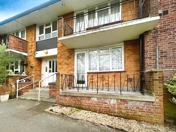 2 Bedroom Flat To Rent In Croftleigh Avenue, Purley, Surrey, CR8
