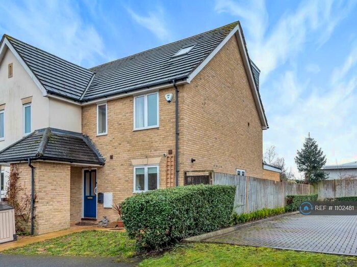 4 Bedroom Terraced House To Rent In Oakey Drive, Wokingham, RG40