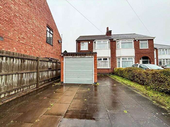 3 Bedroom Semi-detached House For Sale In Harrogate Road, Leicester, LE4