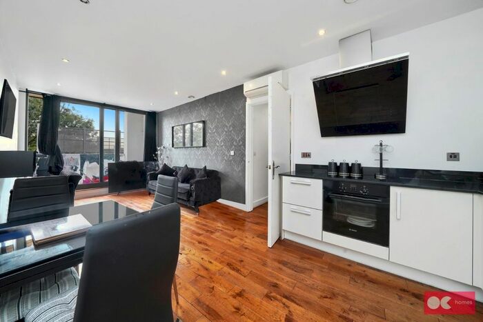 2 Bedroom Flat To Rent In High Street, London, E15