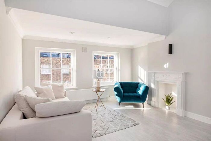 3 Bedroom Flat To Rent In London, WC1H