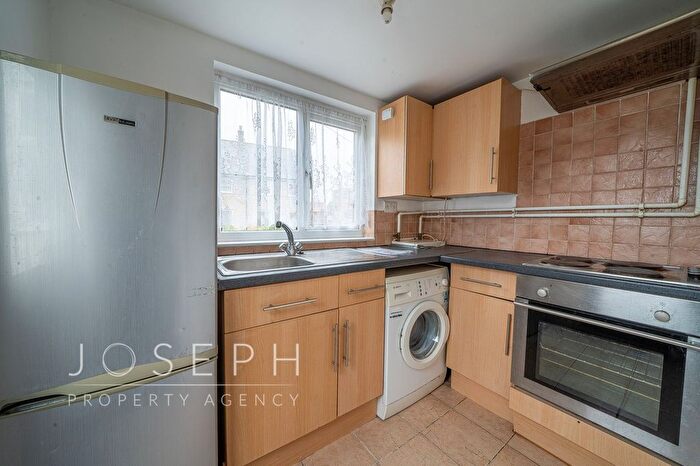 2 Bedroom Flat To Rent In Woodbridge Road, Ipswich, IP4