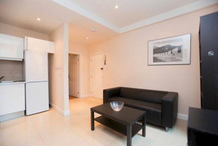 1 Bedroom Flat To Rent In Cleveland Street, London, W1T