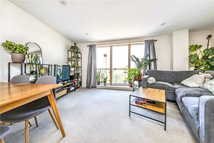 1 Bedroom Flat To Rent In Batsford House, Wimbledon, SW19