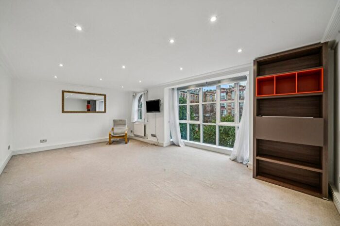 2 Bedroom Apartment To Rent In Keble Place, Barnes, London, SW13