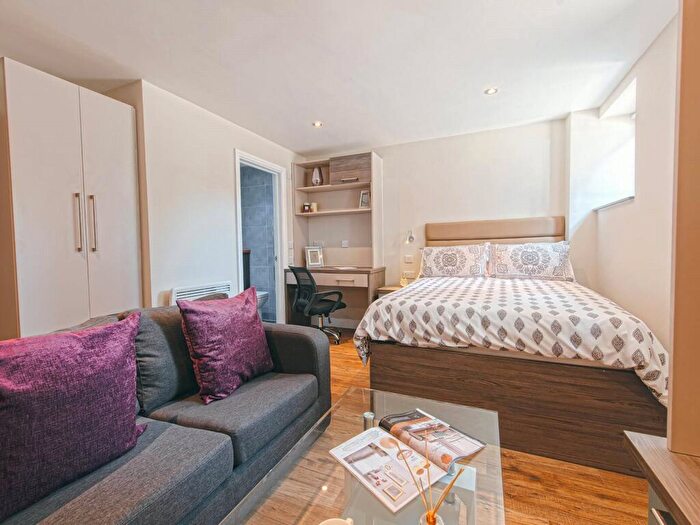 Apartment To Rent In Apt, Eagle House #, M3