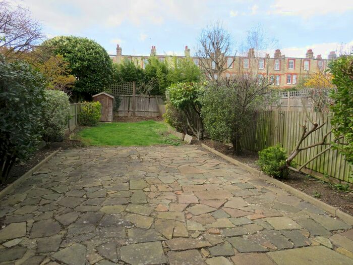 2 Bedroom Flat To Rent In Gff, Park Avenue North, Crouch End, N8