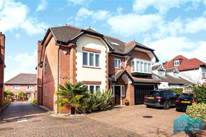 6 Bedroom Detached House To Rent In Park Road, Barnet, Hertfordshire, EN4