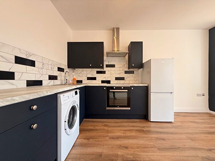 2 Bedroom Flat To Rent In Broad Street, Worcester, WR1