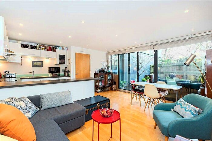 2 Bedroom Apartment To Rent In Florida Street, London, E2