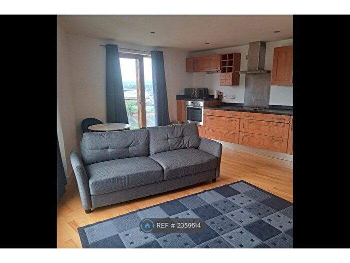 1 Bedroom Flat To Rent In Mcclintock House, Leeds, LS10
