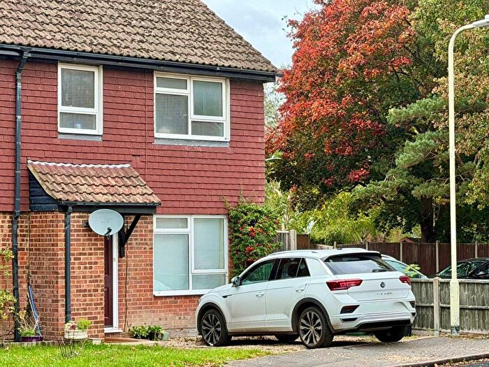 3 Bedroom End Of Terrace House To Rent In Arnett Avenue, Finchampstead, RG40