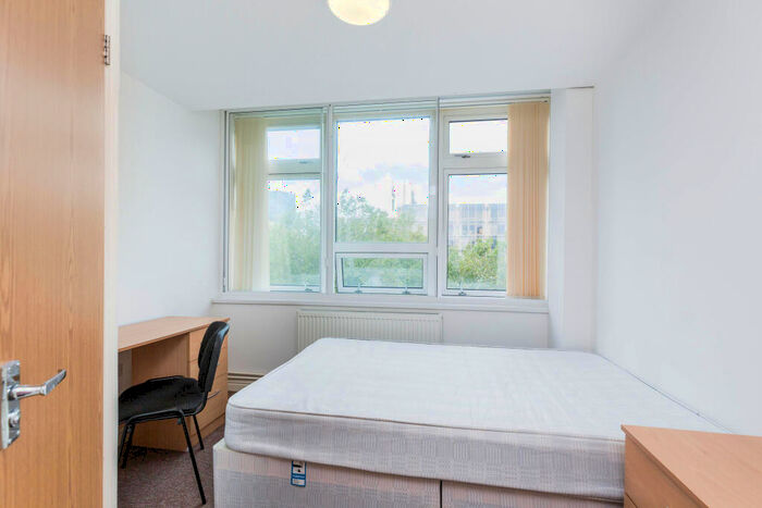 1 Bedroom Flat To Rent In Guildhall Walk, Portsmouth, PO1