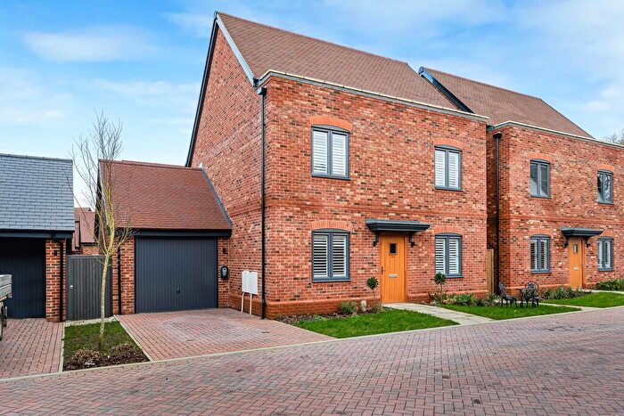 3 Bedroom Detached House For Sale In Old Farm Close, Petersfield, Hampshire, GU31