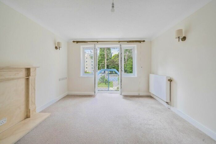 2 Bedroom Retirement Property For Sale In Melton Court, Poole, BH13
