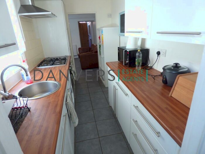 3 Bedroom Detached House To Rent In Tyndale Street, Leicester, LE3