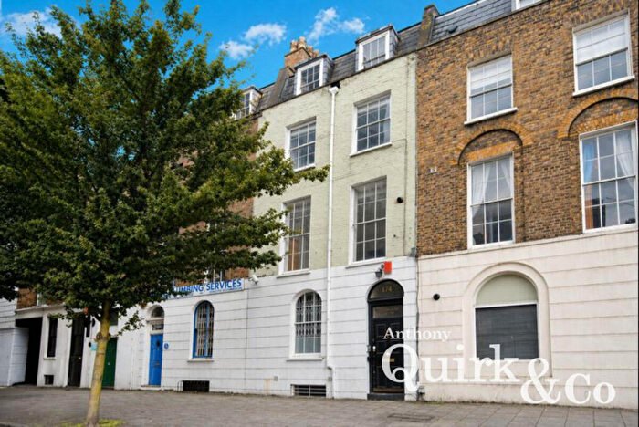 Studio To Rent In Goswell Road, London, EC1V