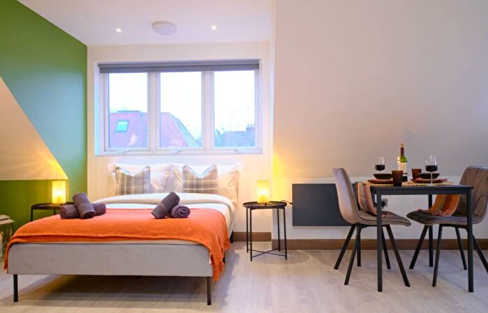 1 Bedroom Studio To Rent In Woodstock Rd, London, NW11