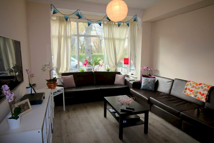 10 Bedroom Semi-Detached House To Rent In Birchfields Road, Fallowfield, Manchester, M13